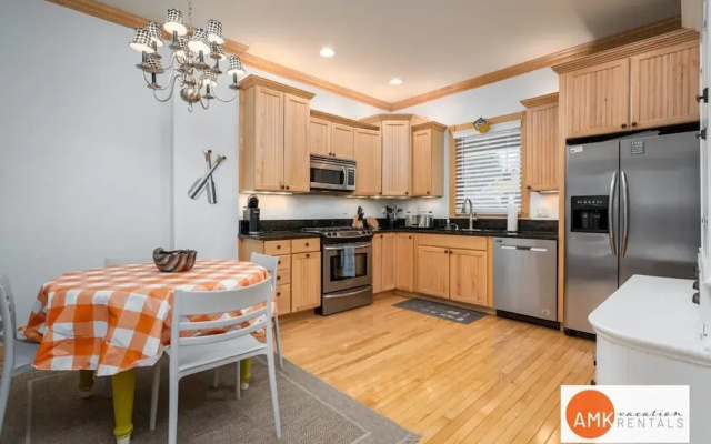 Lake Life Getaway - Condo Near Downtown