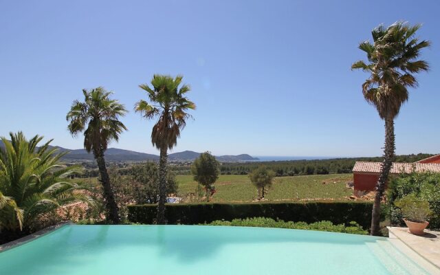 Deluxe Villa in La Cadière D'azur With Pool & Views