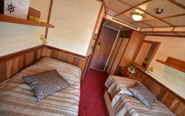 Florentina Boat Hotel