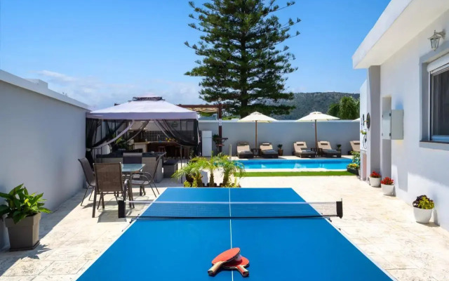 Pervolia-House
