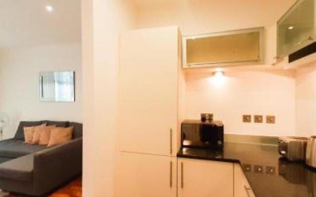 Oyo Home 137 Discovery Dock