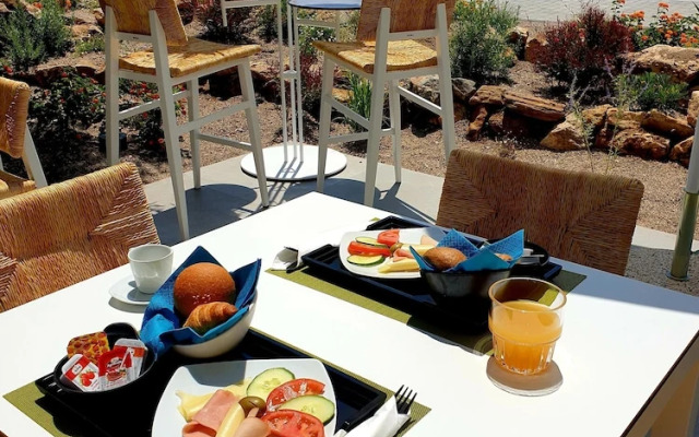 Miroes Suites