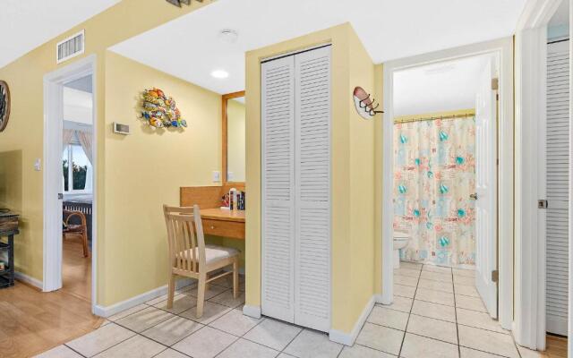 Ocean And Racquet 8110