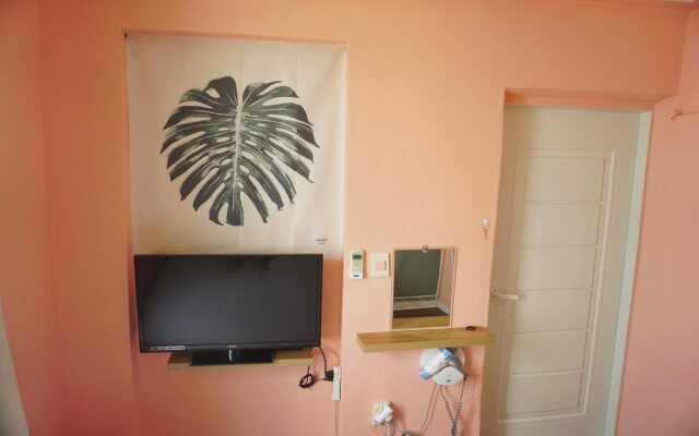 Tiara Guesthouse - Hostel