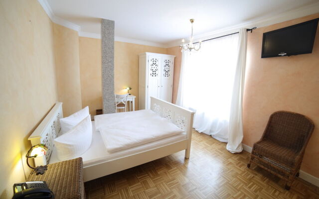 Re Hotel