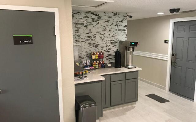 Hometown Inn & Suites