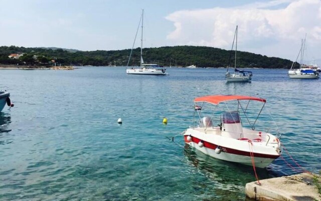 Charming 2-bed Apartment in Necujam