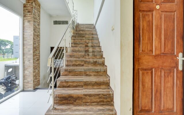 OYO Life 90606 Glass House Citraland Syariah