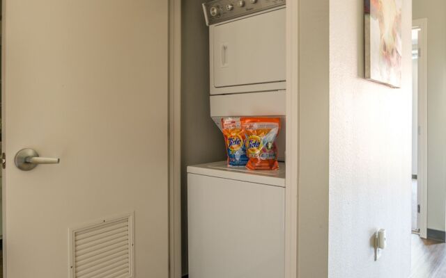 Sculpture Park Apts by Frondesk