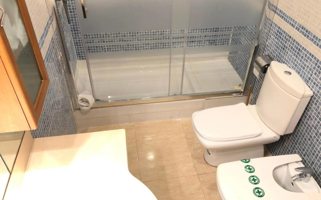 NEW! Apartment in Sarria near Metro