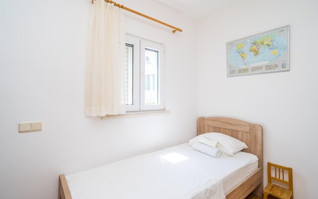 Stunning Apartment in Mlini With 2 Bedrooms and Wifi
