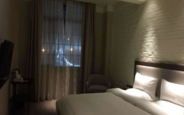 Ji Hotel (Tianjin Train Station Jinwan Square)