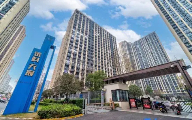 Chongqing Wanjie Hotel (Weidianyuan Subway Station)