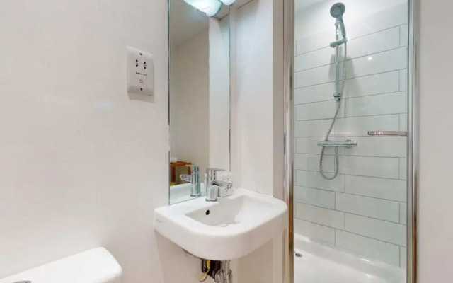 Short let - Penthouse Apartment With West-facing Terrace