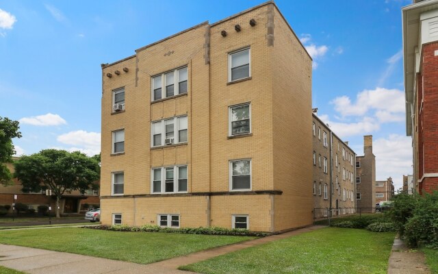 Alluring 2BR Apt in Old Irving Park