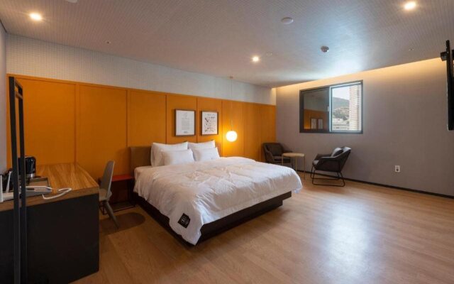 Seomyeon Brown-dot hotel Gold