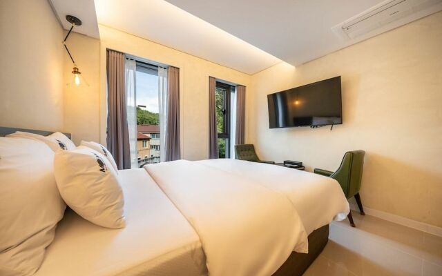 Hotel Moon