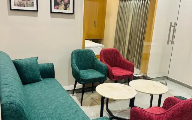PubliQ Luxury Stays