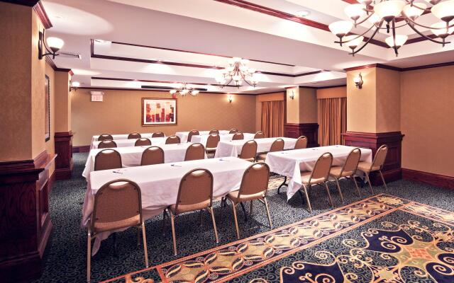 Holiday Inn Express & Suites Shawnee by IHG