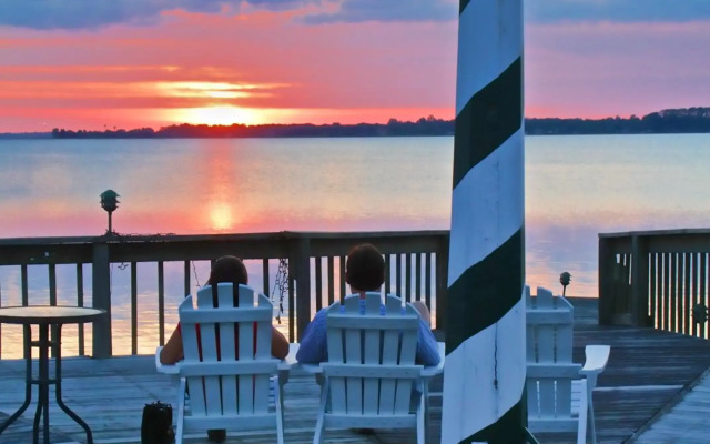 Lakeside Inn