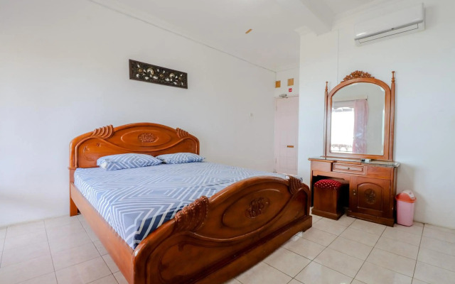 Adinda Beach Hotel and Villa by ZUZU