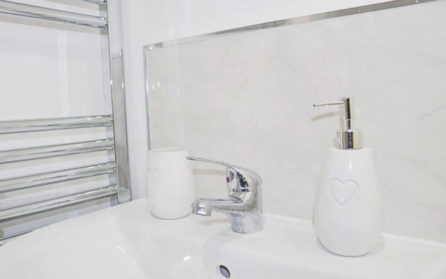 Modern 2-bed Apartment in Burnham, Slough