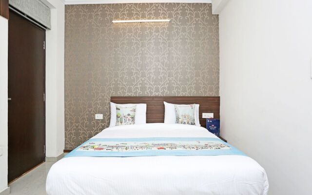 OYO 9596 Hotel Radha Nikunj Residency