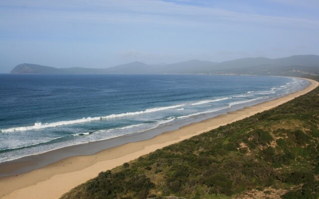 Snug Beach Cabin And Caravan Park