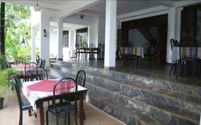 Field View Holiday Resort Hotel