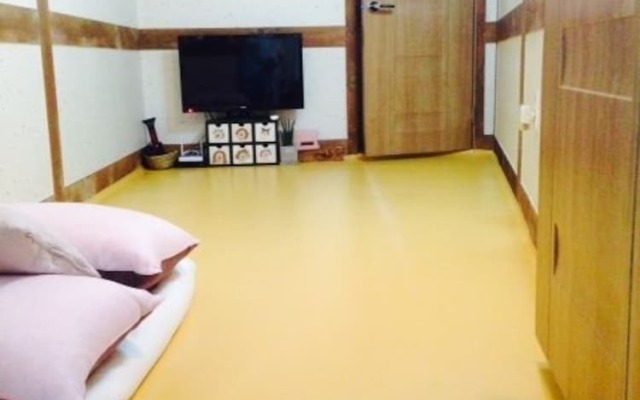 Jeonju Golmokgil Guesthouse