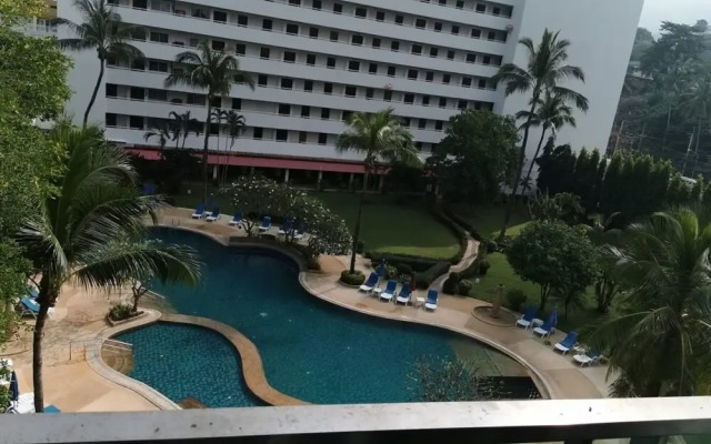 Patong Beach Gardens - Pool, Fast Wifi, Smart TVs