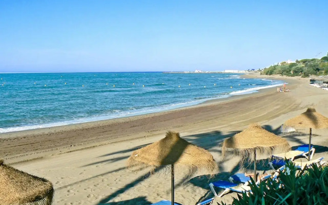 Pool Apt Calahonda 2 With Sea View