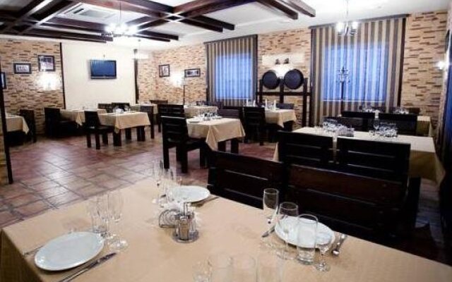 Tri Sosny Hotel