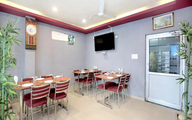 OYO 8664 Hotel 1st Choice