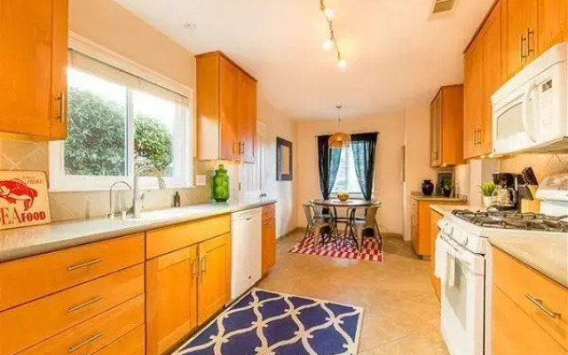 Three Bedroom Poolside in Pacific Beach
