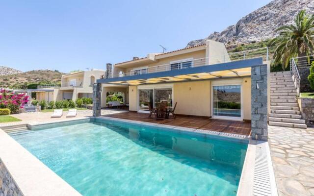 Amazing 5 bedroom Villa with Swimming Pool