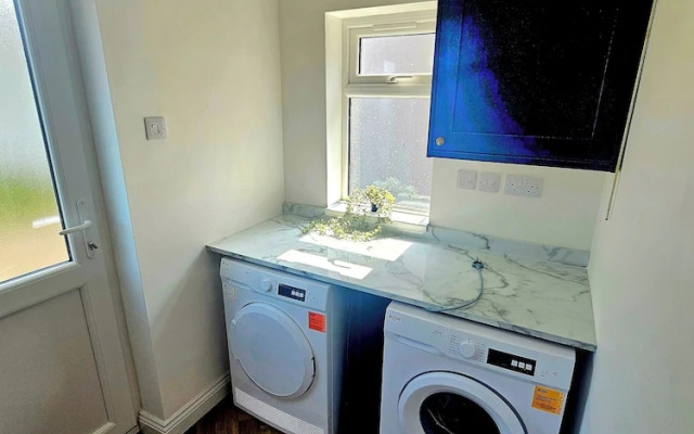 Cozy House in Bridgwater - Sleeps 6 - Long Stays