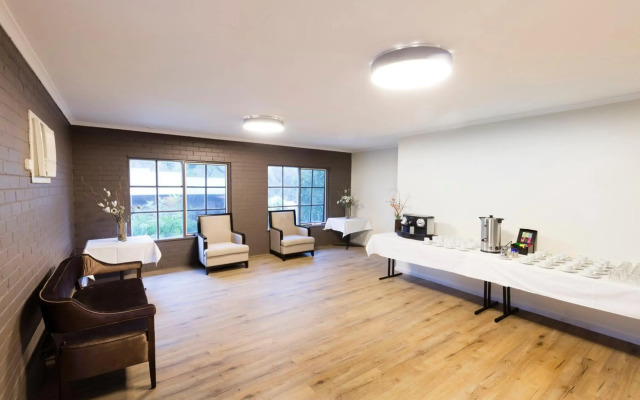 Eltham Gateway Hotel