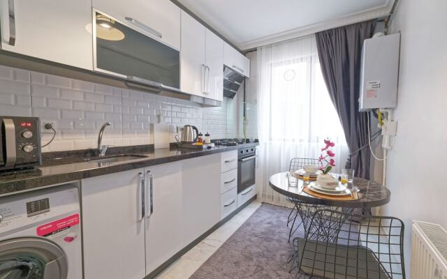 Stunning Gorgeous 2 BR near Golden Horn