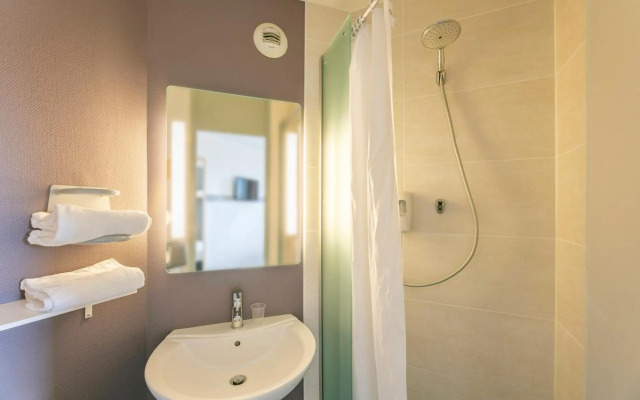 B&B HOTEL Poitiers (1)
