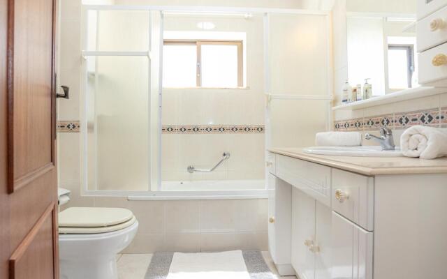 Terrace Beach Apartment by Rent4all