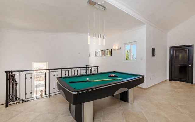 Luxury Villas in Cocotal for Large Group