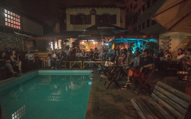 Curvão Surf House - Hostel