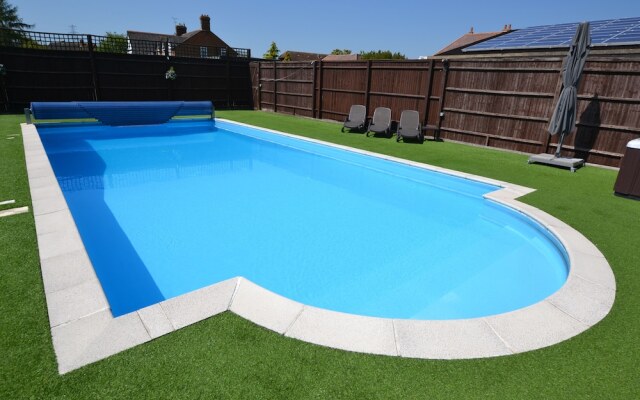 The Chiltern Lodges at Upper Farm Henton