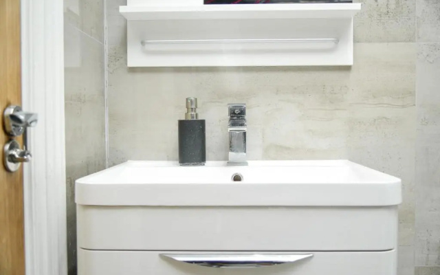 New 1bedroom serviced apartment with large balcony