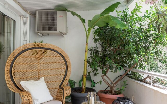 Fresh Detailed Stylish Apt at Acropolis