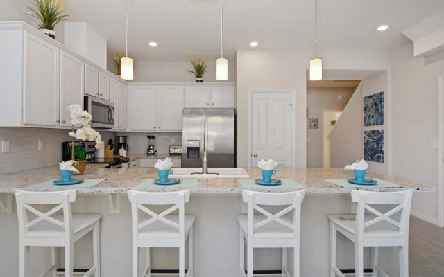 Four Bedroom Sleeps 10 w Gameroom 5152a