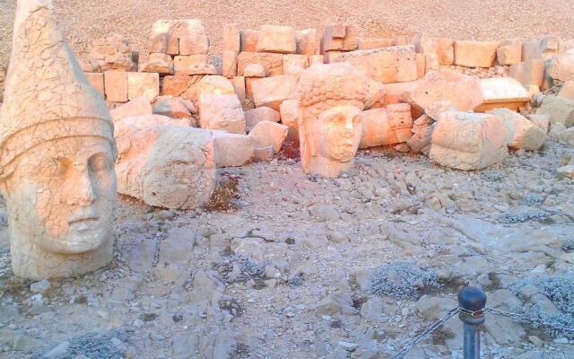 Nemrut Dağı Işik Pansi̇on