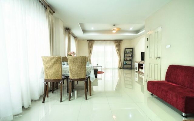 Airport Condo by Younique Travel