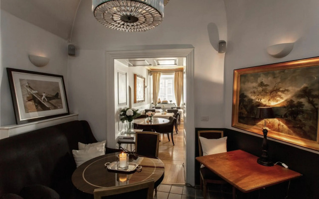 Lesar Hotel Angel